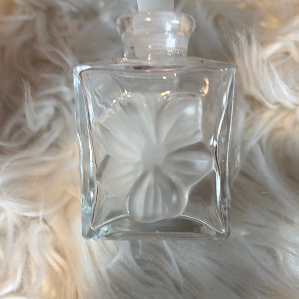 Clear Glass Perfume Bottle with Floral Design - Picture 2 of 9